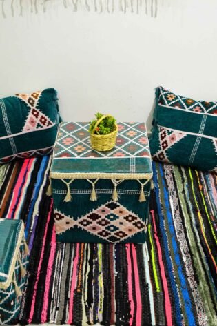 طقم أعدة او مجلس عربي صناعة يدوية بالكامل الوان مختلفة من ايجيبت انتيكس