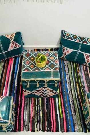 طقم أعدة او مجلس عربي صناعة يدوية بالكامل الوان مختلفة من ايجيبت انتيكس