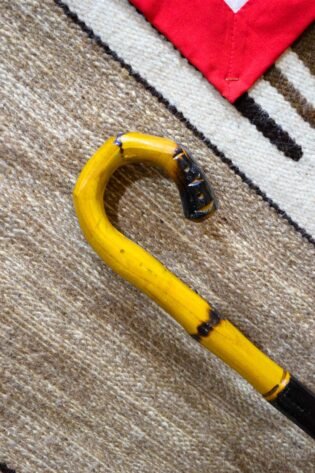 عكاز من خشب البلوط من انتاج ايجيبت أنتيكس صناعة يدوية 100%