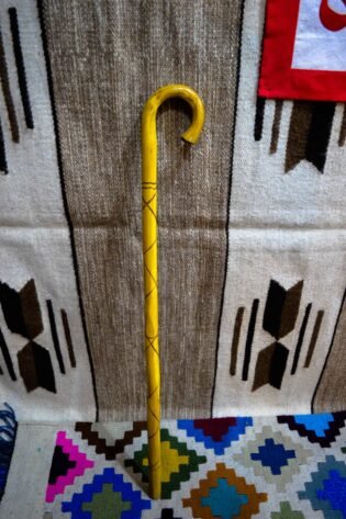 عكاز من خشب البلوط المحفور عليه من انتاج ايجيبت أنتيكس صناعة يدوية 100%