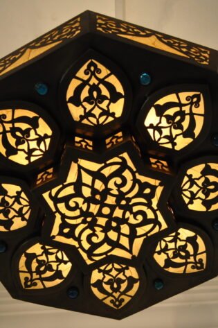 وحدة اضاءه - نجفة معلقة لمنتصف سقف شكل (أ) مغربي شرقي معدني للاستخدام الخارجي او الحديقة او للاستخدام الداخلي صناعة يدوية 100% انتاج ايجيبت انتيكس