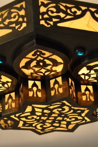 وحدة اضاءه - نجفة معلقة لمنتصف سقف شكل (أ) مغربي شرقي معدني للاستخدام الخارجي او الحديقة او للاستخدام الداخلي صناعة يدوية 100% انتاج ايجيبت انتيكس