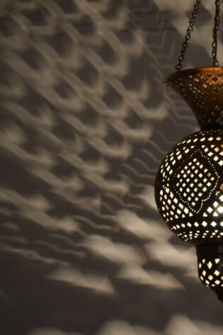 وحدة اضاءه - لمنتصف السقف نجفة معلقة شكل (د) مغربي شرقي معدني للاستخدام الخارجي او الحديقة او للاستخدام الداخلي صناعة يدوية 100% انتاج ايجيبت انتيكس