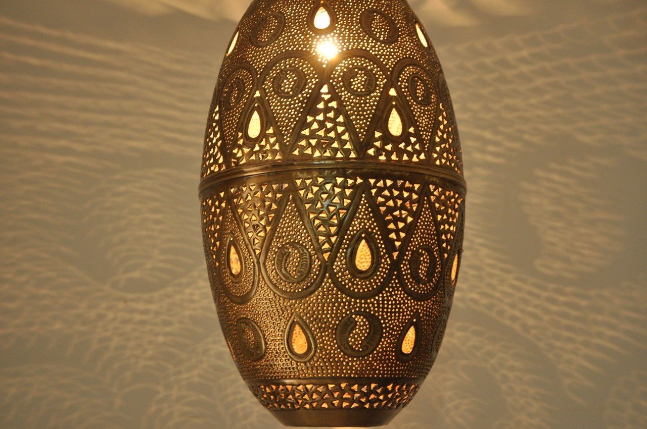 نجفة مغربي معلقة شكل بيضاوي مزخرف مغربي صناعة يدوية | Egypt Antiques