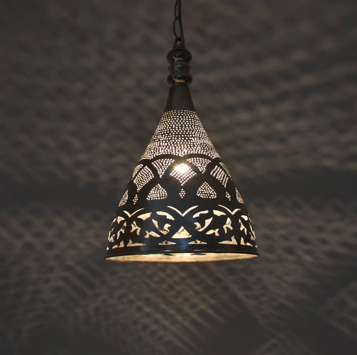 وحدة اضاءه شرقي مغربي معدني - نجفة معلقة - لمنتصف السقف شكل (و) للاستخدام الخارجي او الحديقة او للاستخدام الداخلي صناعة يدوية 100% انتاج ايجيبت انتيكس