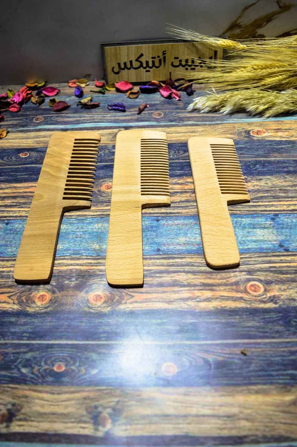عرض اتنين مشط بيد 25 سم و 20 سم خشب طبيعي صناعة يدوية من ايجيبت انتيكس