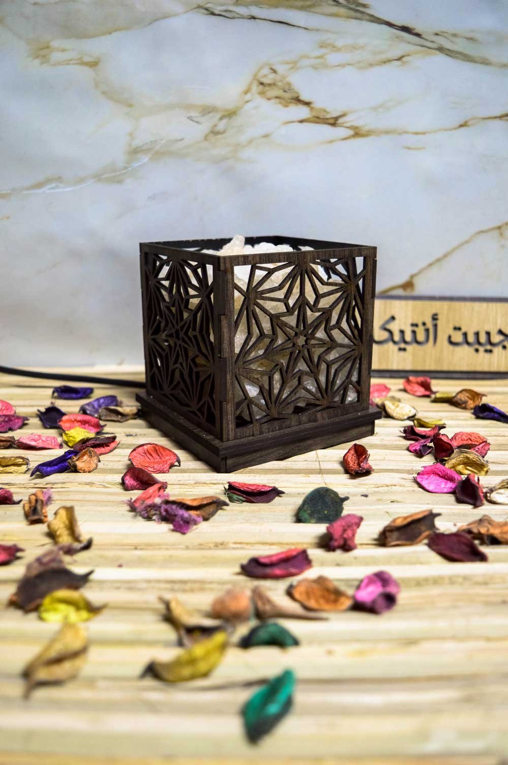 أباجورة ملح صخري بالتصميم المودرن الحديث من ايجيبت انتيكس صناعة يدوية 100% لون أبيض