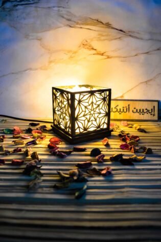 أباجورة ملح صخري بالتصميم المودرن الحديث من ايجيبت انتيكس صناعة يدوية 100% لون أبيض