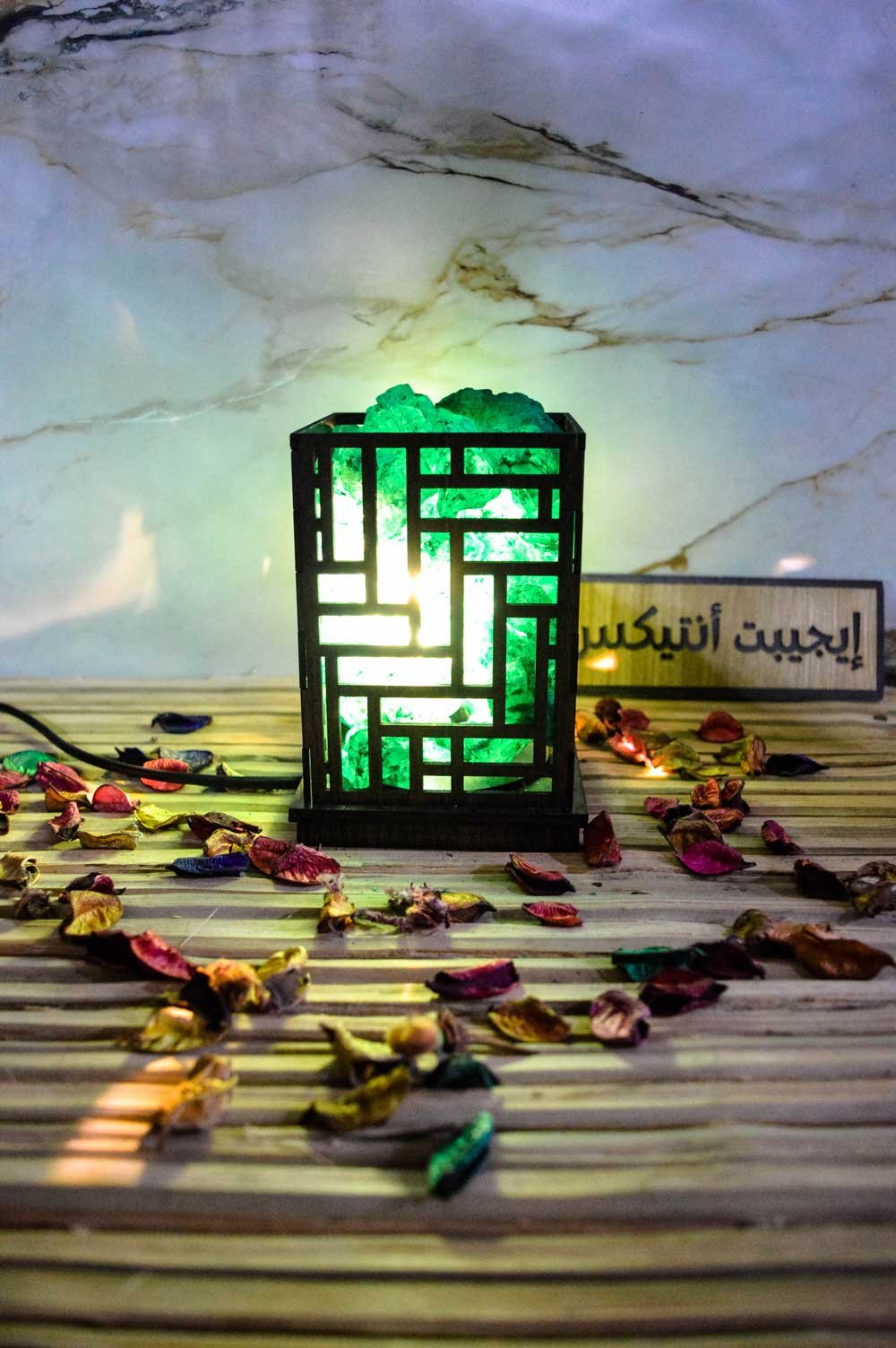 أباجورة ملح صخري بالتصميم المودرن الحديث من ايجيبت انتيكس صناعة يدوية لون أخضر