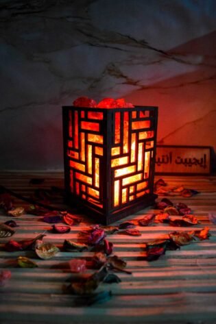 أباجورة ملح صخري شكل (أ) بالتصميم المودرن الحديث من ايجيبت انتيكس صناعة يدوية لون أحمر