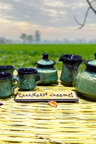 طقم شاي فخار مكون من 7 قطع (براد - سكرية - 4 فنجان) صناعة مصرية يدوية 100% من انتاج ايجيبت أنتيكس