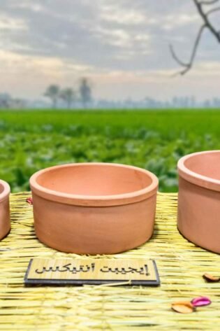طقم طاجن من الفخار الصحي الطبيعي بلونه الأصلي مكون من 3 قطع 3 مقاسات مختلفة صناعة مصرية يدوية 100% من انتاج ايجيبت أنتيكس