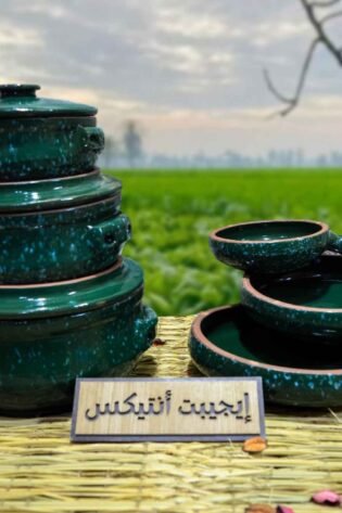 طقم حلل و قلايات من الفخار الصحي المطلي لون أخضر زيتوني مكون من 3 قلاية مقاسات مختلفة و 3 حلة مقاسات مختلفة صناعة مصرية يدوية 100% من انتاج ايجيبت أنتيكس