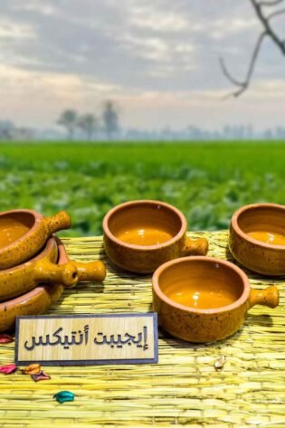 طقم قلايات و شوربة من الفخار الصحي المطلي لون بني مصفر مكون من 4 قطع شوربة و 3 قطع قلايات بـ 3 مقاسات مختلفة صناعة مصرية يدوية 100% من انتاج ايجيبت أنتيكس