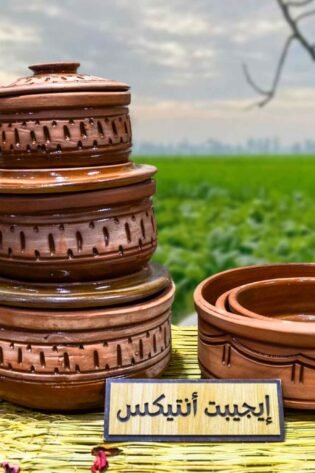 طقم حلل و طواجن من الفخار الصحي محفور عليه رسومات مكون من 6 قطع 6 مقاسات مختلفة صناعة مصرية يدوية 100% من انتاج ايجيبت أنتيكس