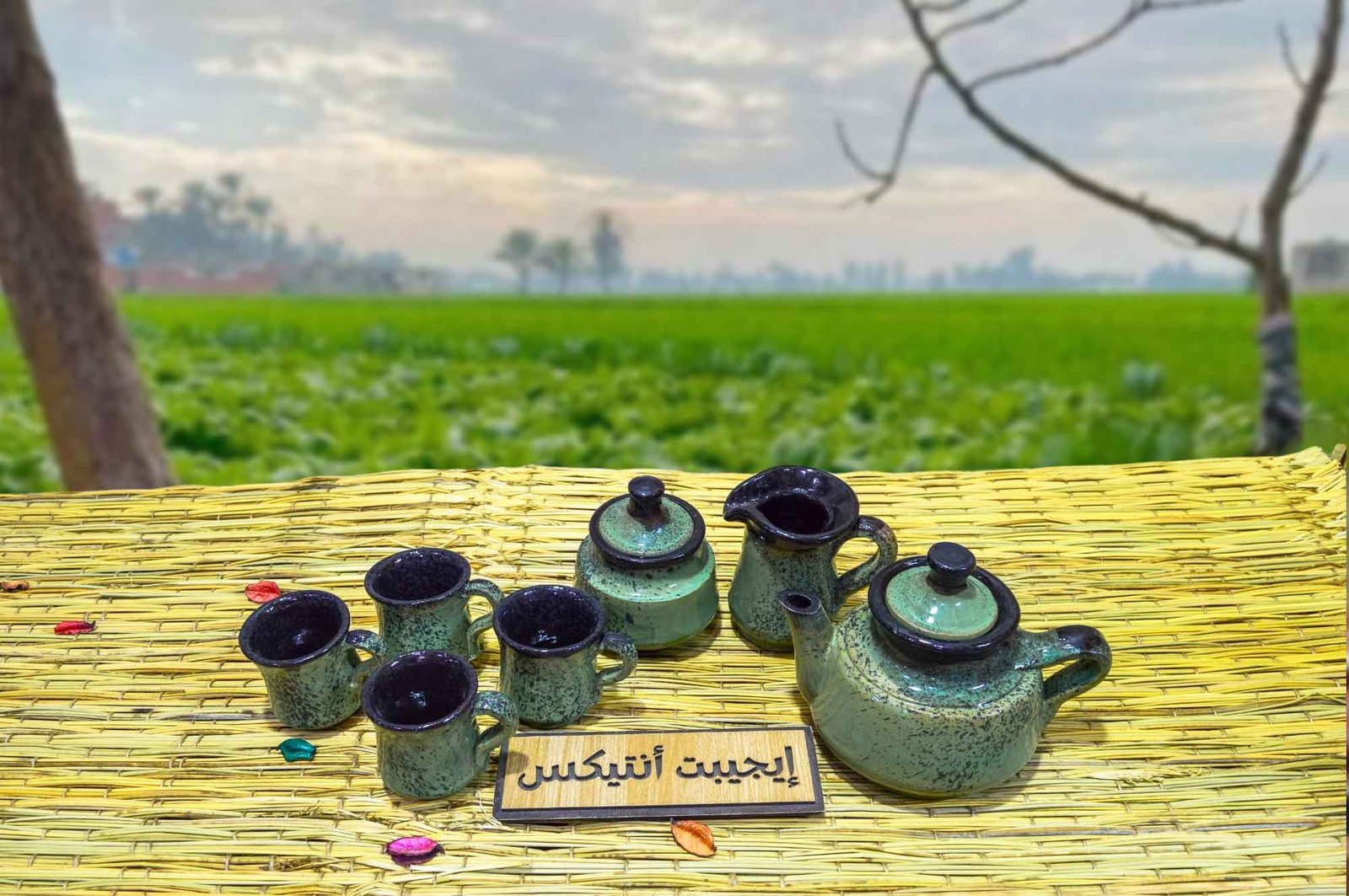 طقم شاي فخار مكون من 7 قطع (براد - سكرية - 4 فنجان) صناعة مصرية يدوية 100% من انتاج ايجيبت أنتيكس