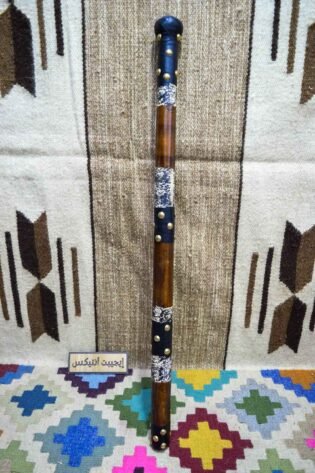 عكاز من الخشب لون بني مطعم بالجلد الأسود من انتاج ايجيبت أنتيكس صناعة مصرية يدوية 100%